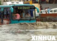 ������ʻ�ڻ�ˮ�ļ��Ͻֵ���